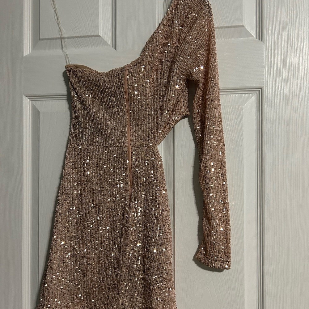 Elegant Rose Gold Sequin One-Shoulder Mini Dress